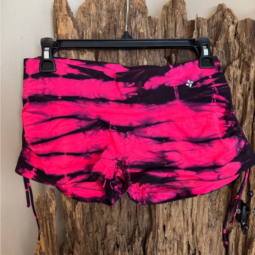 NUX Red and Black Tie Dye Women's Workout Shorts Size Large